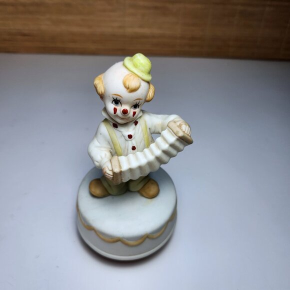 Vintage Clown Music Box with Accordion Ceramic Rotating Plays send in th… - Picture 3 of 7